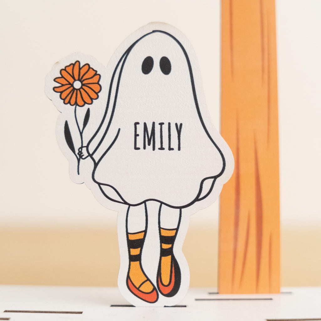 Personalized Halloween Ghost Family Sign – Custom Wooden Ghost Decor with Names – Halloween Tabletop Decoration for Home or Office